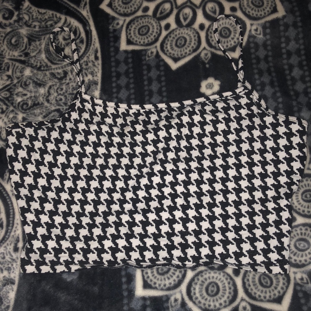 Black & white crop top